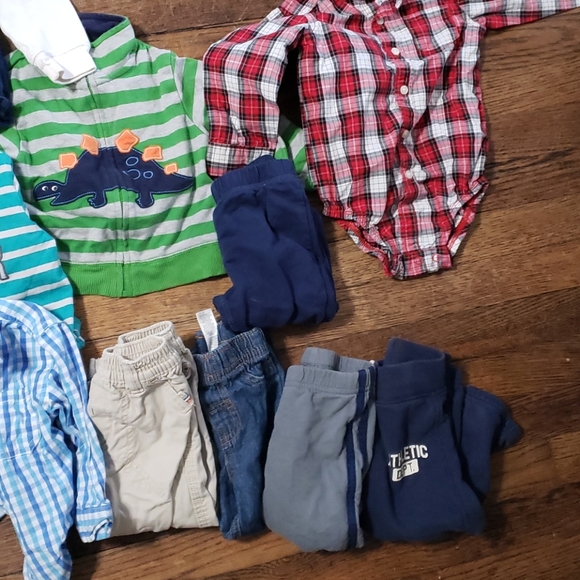 18M Carter's Bundle. - Picture 2 of 7